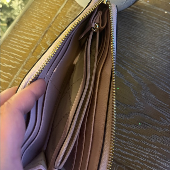 Cream michael kors wallet - Picture 3 of 5